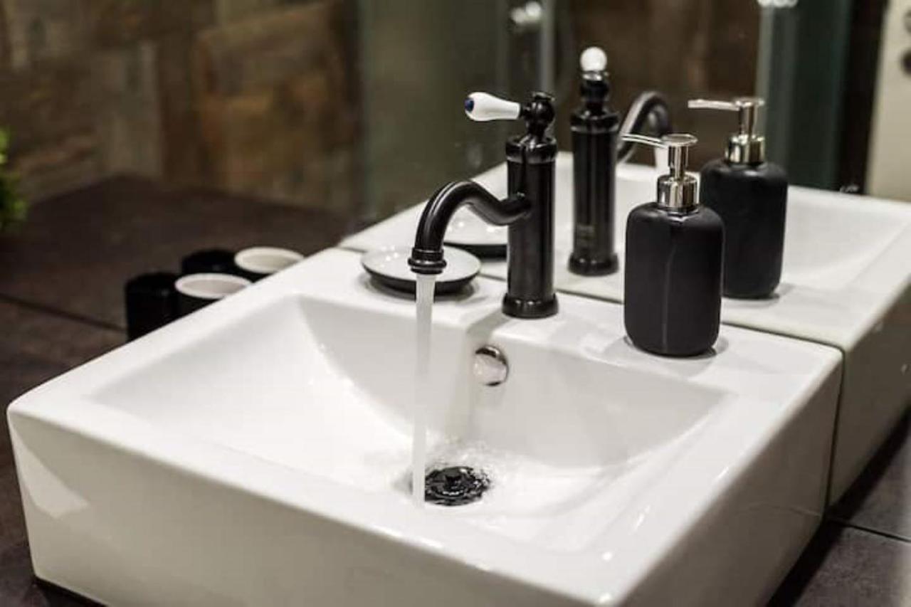 Very Stylish And Central Ac Apartment Budapest Esterno foto